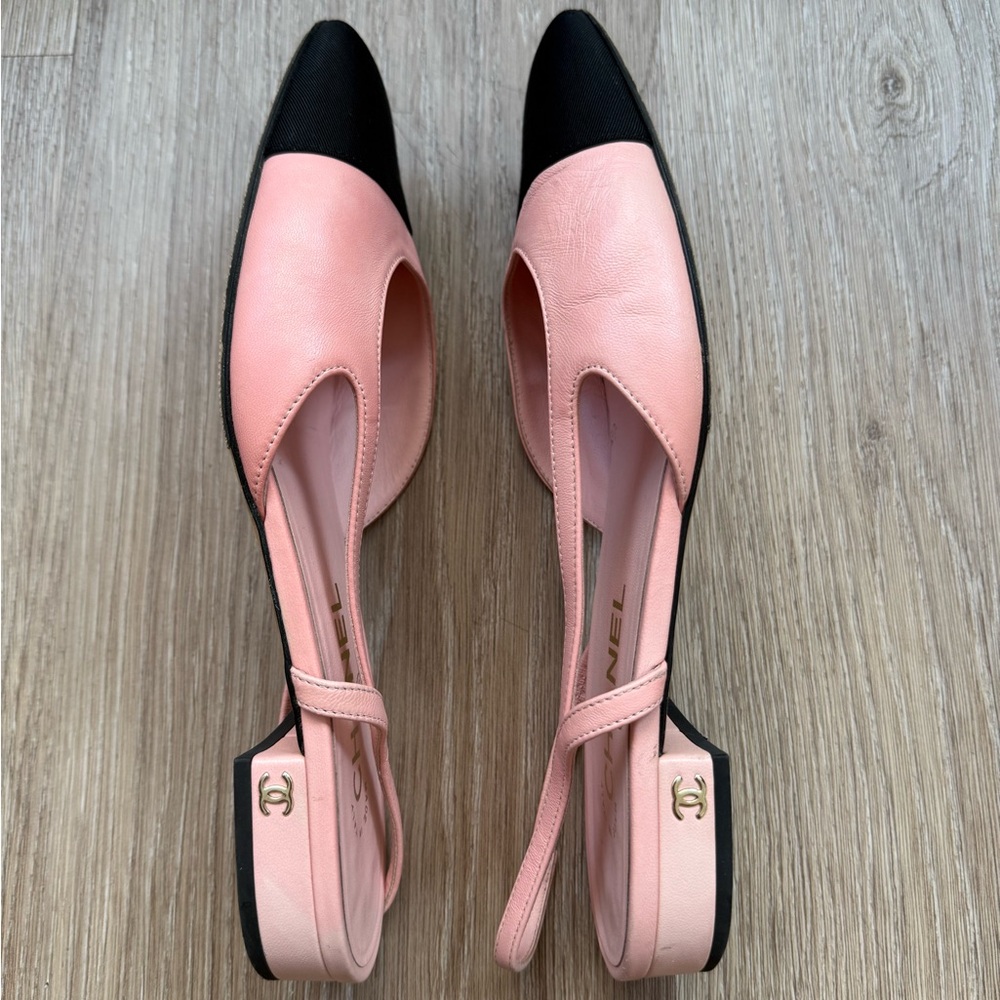 CHANEL Pink and Black Two-Tone Slingback Flats - Picture 4 of 8